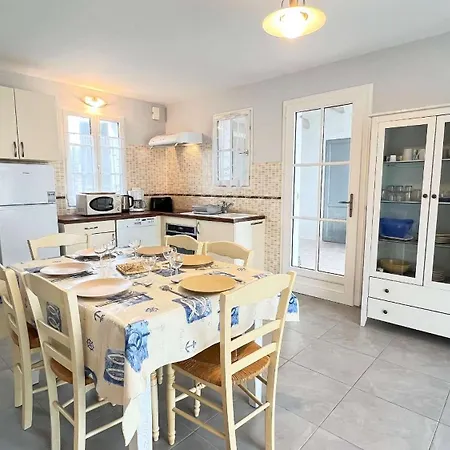 Jolie Maison A Etage Avec Jardin Et Parking Prive فيلة *