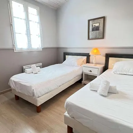 Jolie Maison A Etage Avec Jardin Et Parking Prive * لو بوا بلاج أو ر