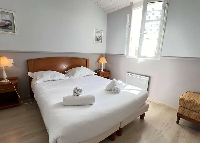 Jolie Maison à étage Avec Jardin Et Parking Privé Villa