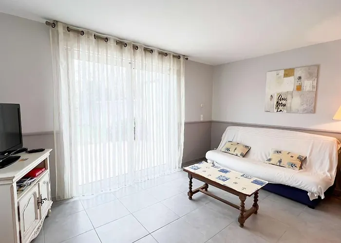 Villa Jolie Maison à étage Avec Jardin Et Parking Privé