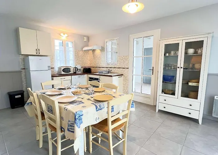 Jolie Maison à étage Avec Jardin Et Parking Privé Villa *