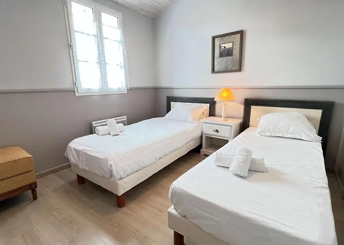 Jolie Maison à étage Avec Jardin Et Parking Privé * Le Bois-Plage-en-Ré